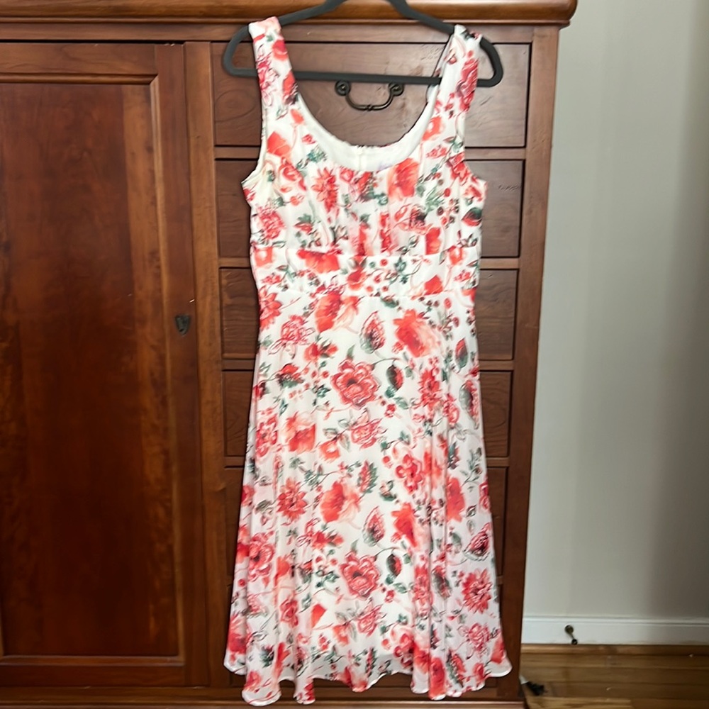 Size 12 Lined light weight floral dress perfect for summer, church, wedding